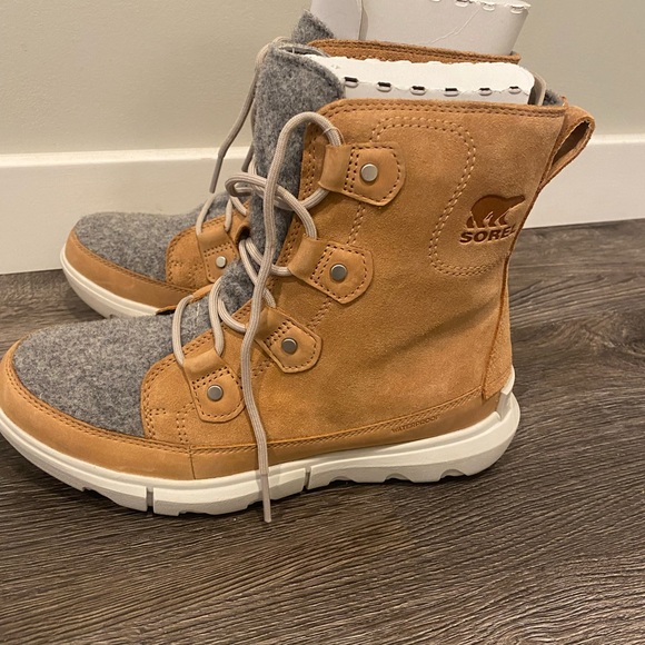 BRAND NEW Sorel Joan Felt winter boots size 8. Never worn - Picture 3 of 5